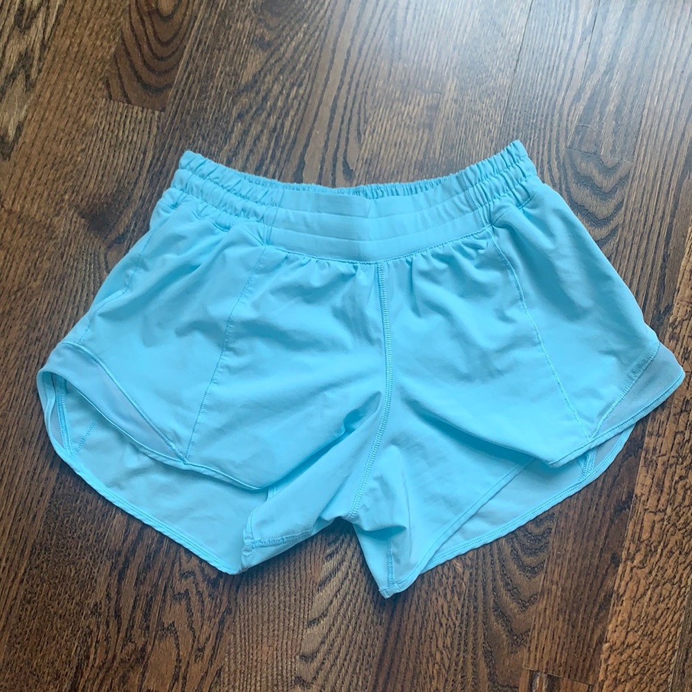 Lululemon Hotty hot low rise short 4’’